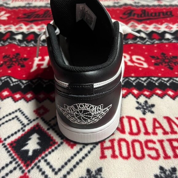 Jordan 1 Low - Picture 4 of 7